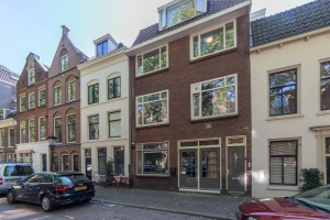 37 Breedstraat, Utrecht 3512 TT, 4 Bedrooms Bedrooms, 8 Rooms Rooms,1 BathroomBathrooms,Appartement,Te huur,Breedstraat,1,1040